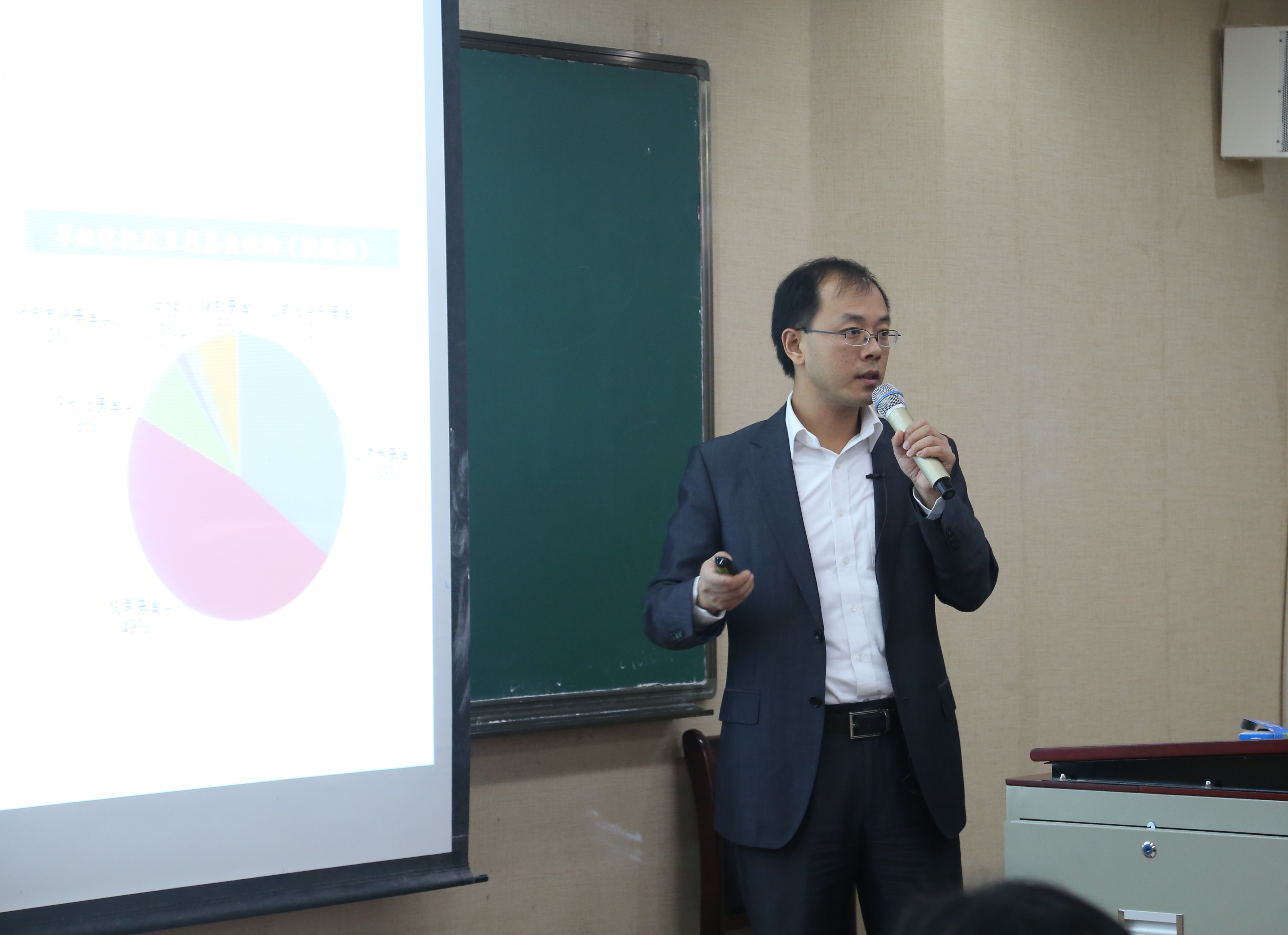 张信军,南开大学国际商学院会计学系本科及硕士研究